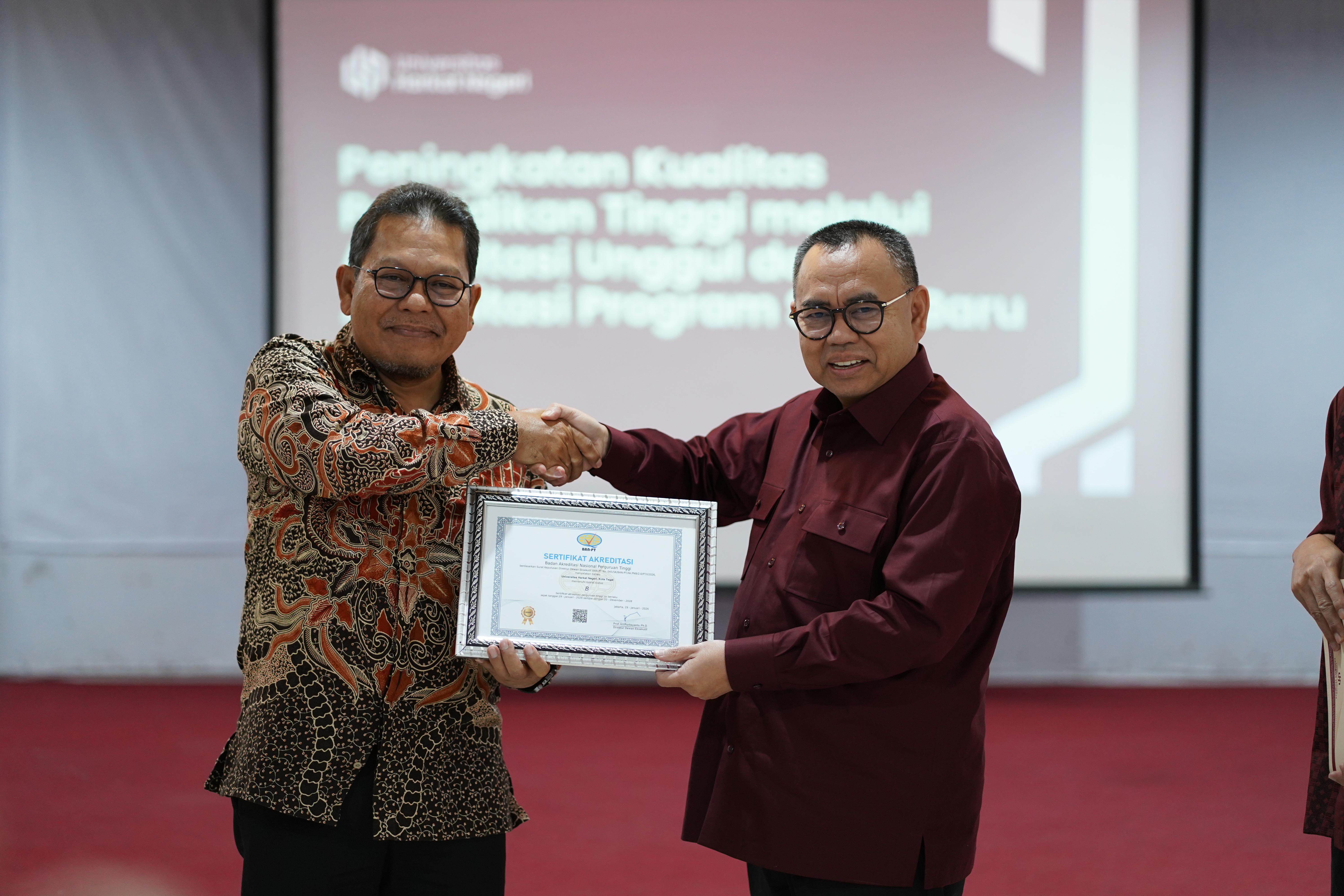 images/article_img_Raih_Akreditasi_B,_Universitas_Harkat_Negeri_Gelar_BIMTEK_BAN-PT_Satu_Langkah_Menuju_Unggul.jpg