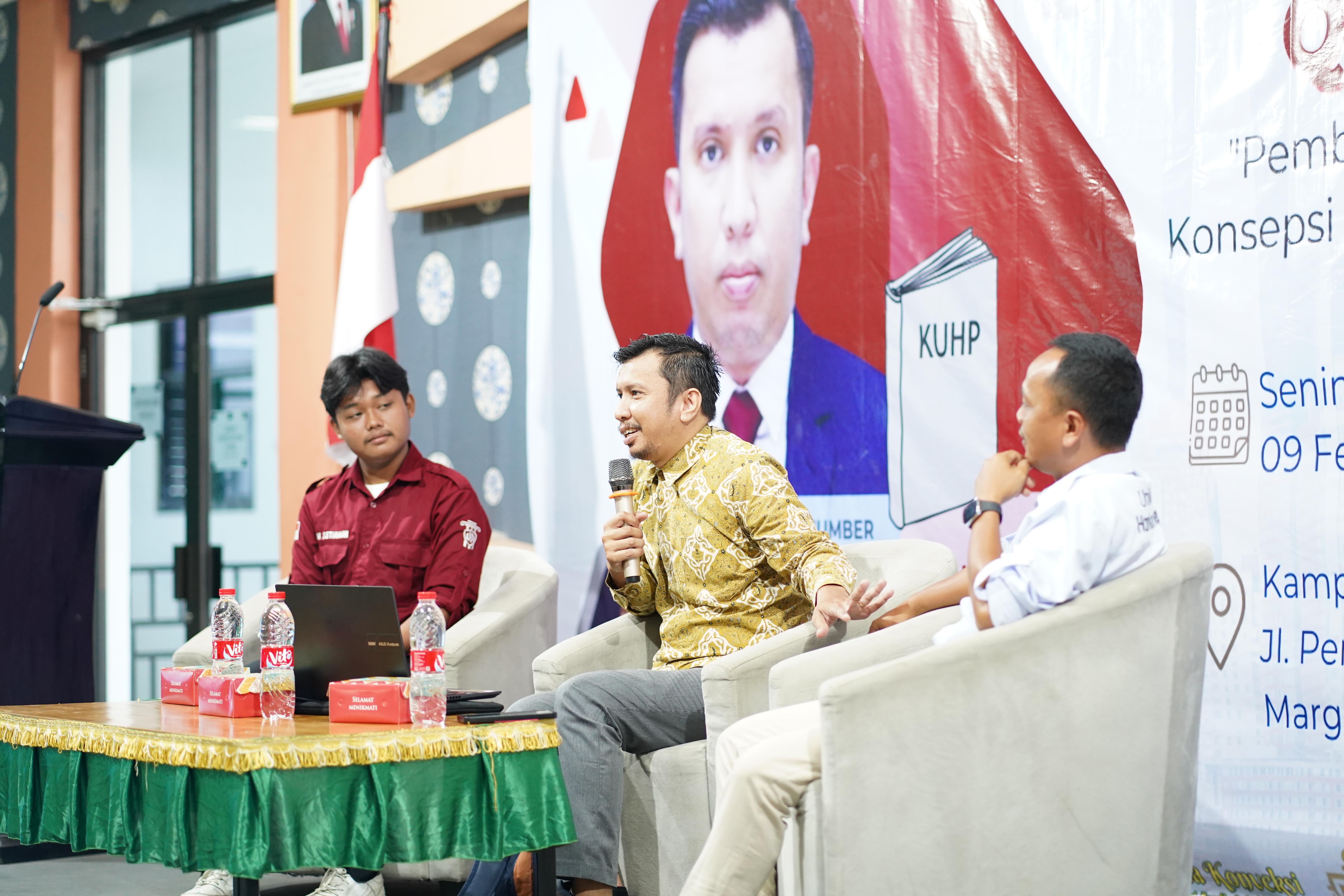 images/article_img_Adaptasi_Hukum_di_Era_Disrupsi,_Universitas_Harkat_Negeri_Bahas_Implementasi_KUHP_Baru.jpg