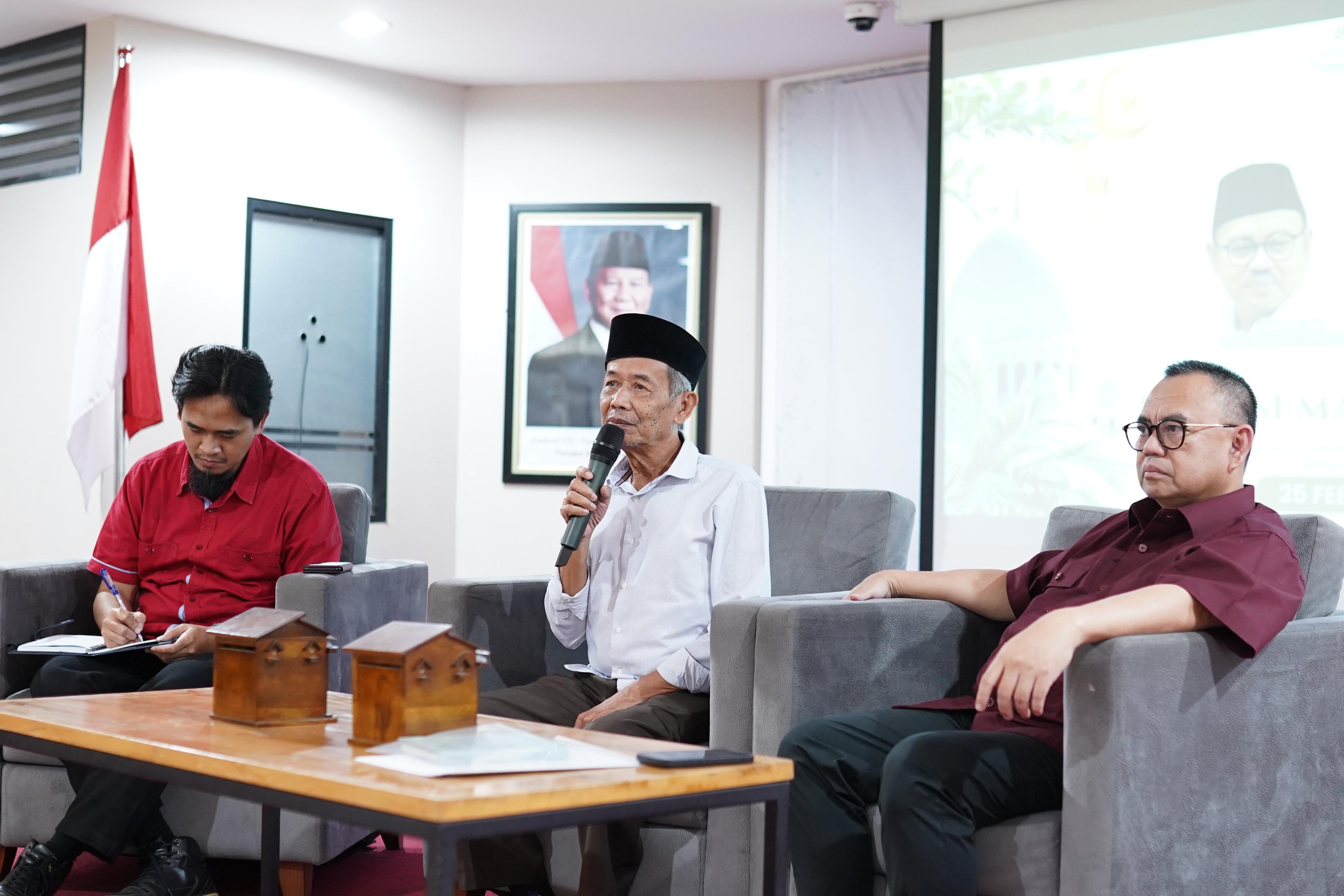 images/article_img_Ahmad_Tohari_Ajak_Teladani_Cinta_Nabi_dalam_Kepemimpinan_di_Majelis_Reboan_Universitas_Harkat_Negeri.jpg