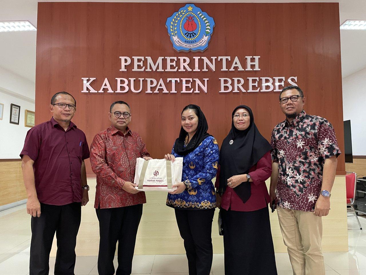images/article_img_Beasiswa_Harkat_Negeri_Selaras_dengan_Program_Satu_Keluarga_Satu_Sarjana_Pemkab_Brebes.jpg