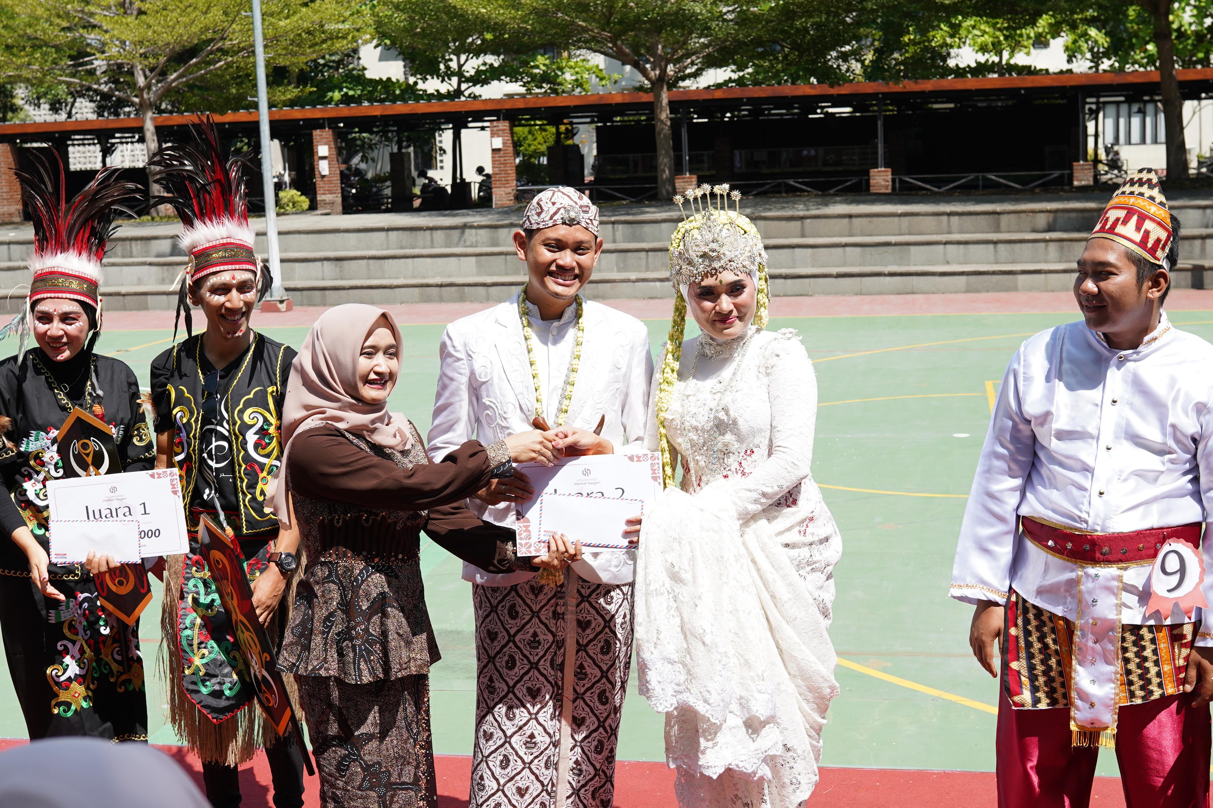 images/article_img_Hadiri_Kartinian,_Wakil_Wali_Kota_Tegal_Apresiasi_Universitas_Harkat_Negeri_Telah_Wujudkan_Kesetaraan_Gender.jpg