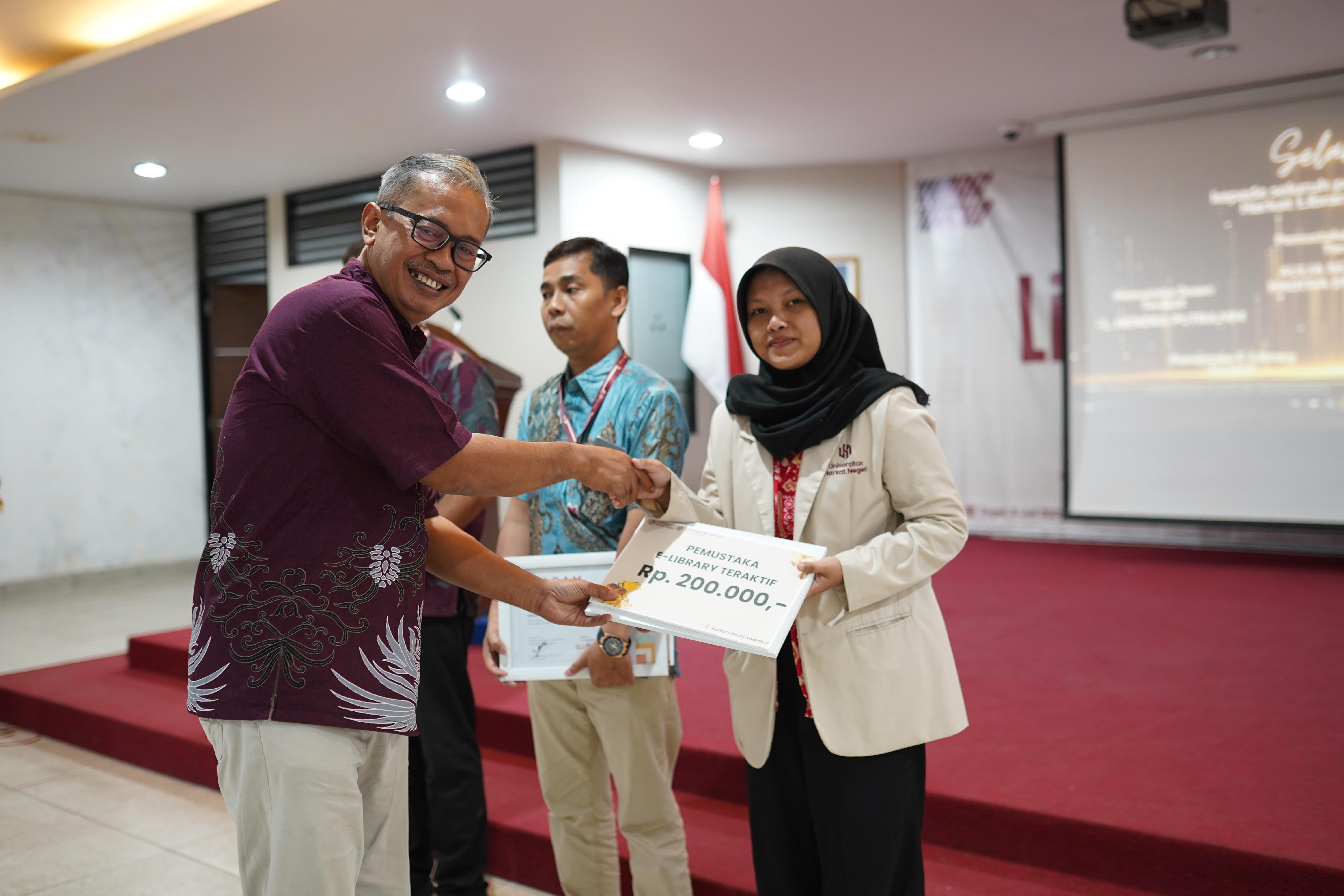 images/article_img_Harkat_Library_Awards_2026_Apresiasi_Insan_Literasi,_Perkuat_Budaya_Membaca_di_Universitas_Harkat_Negeri.jpg