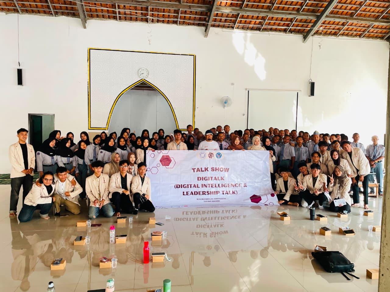 images/article_img_Mahasiswa_Teknik_Komputer_Universitas_Harkat_Negeri_Tanamkan_Literasi_Digital_dan_Jiwa_Kepemimpinan_di_SMKN_3_Tegal.jpg
