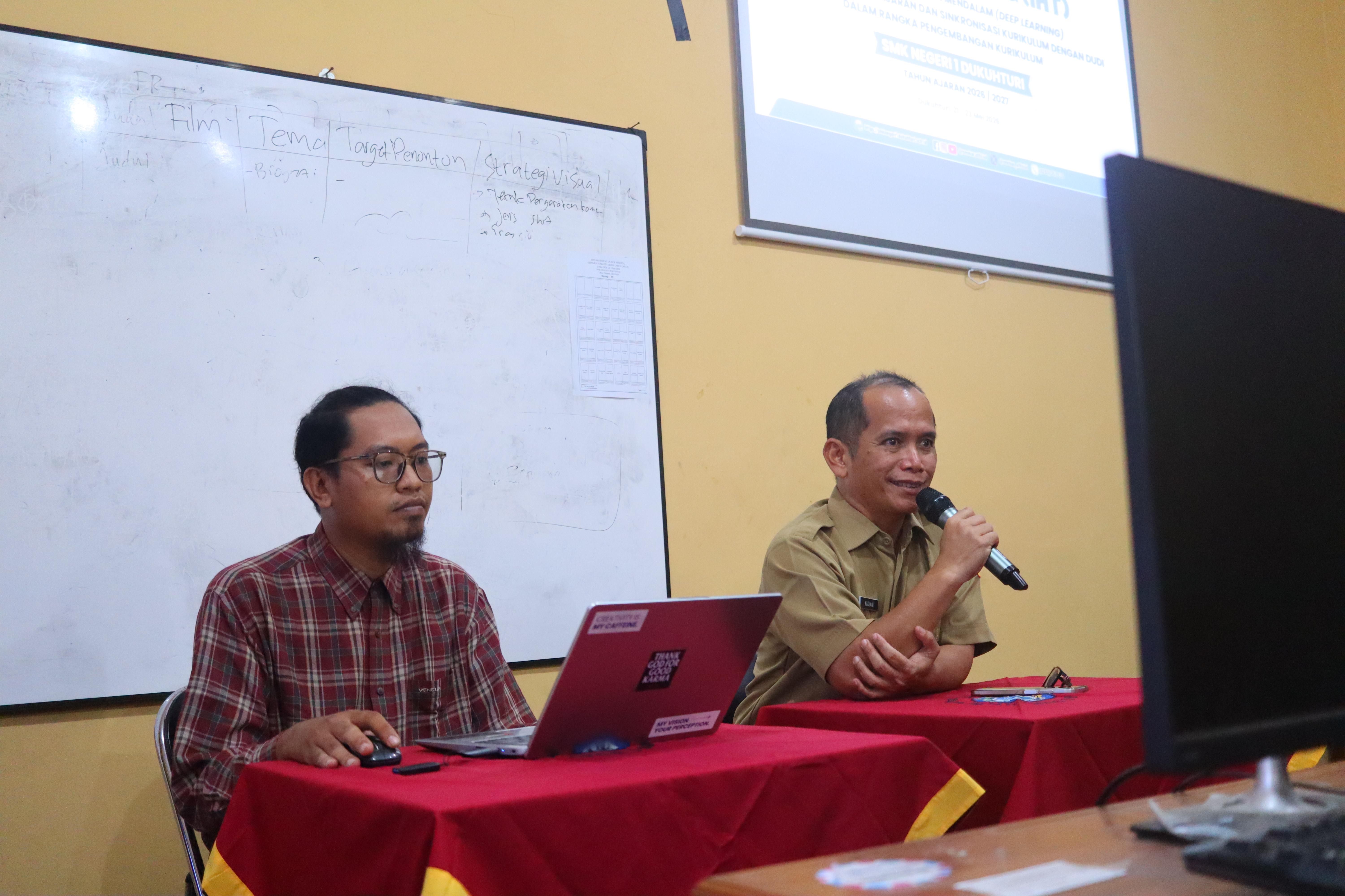 images/article_img_Menuju_Link_and_Match_DUDIKA:_Dosen_DKV_Universitas_Harkat_Negeri_Inisiasi_Paradigma_Deep_Learning_dan_PjBL_Berbasis_STEM.jpg