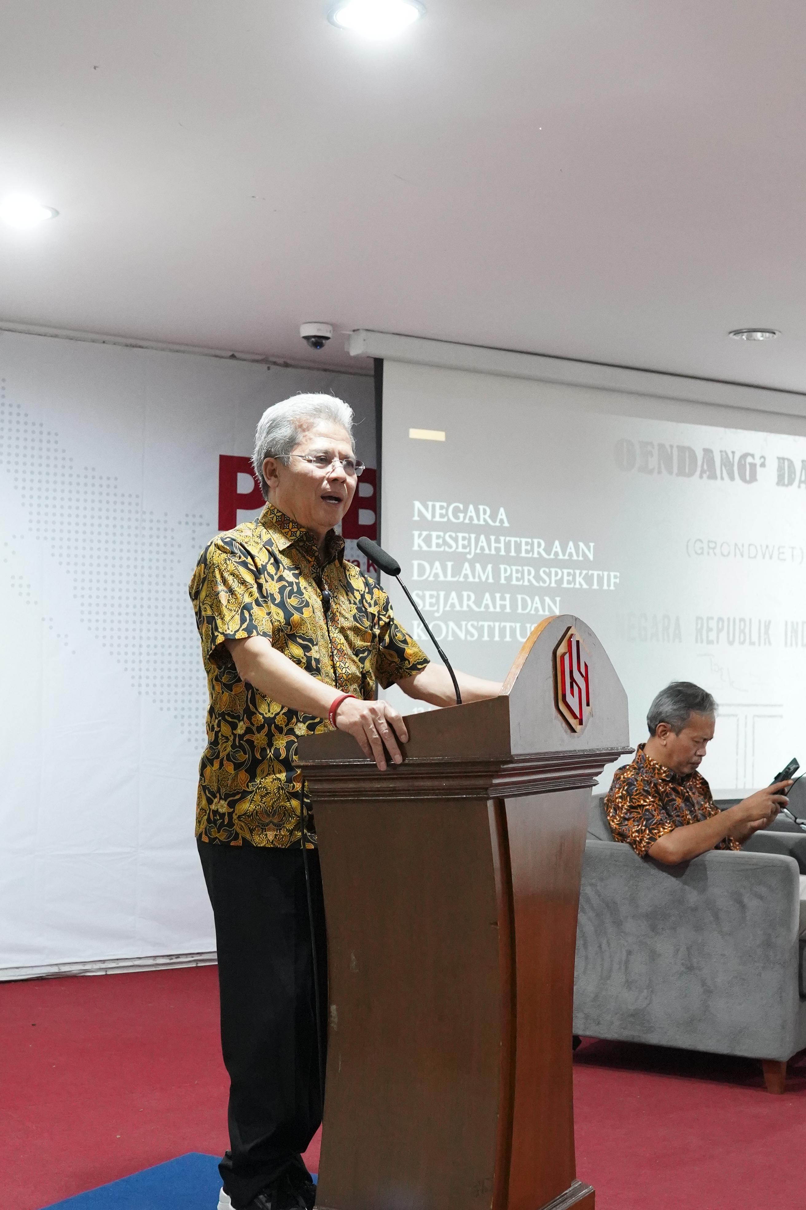 images/article_img_Prof._Todung_Mulya_Lubis_Ajak_Generasi_Muda_Memahami_Hakikat_Negara_Kesejahteraan.jpg