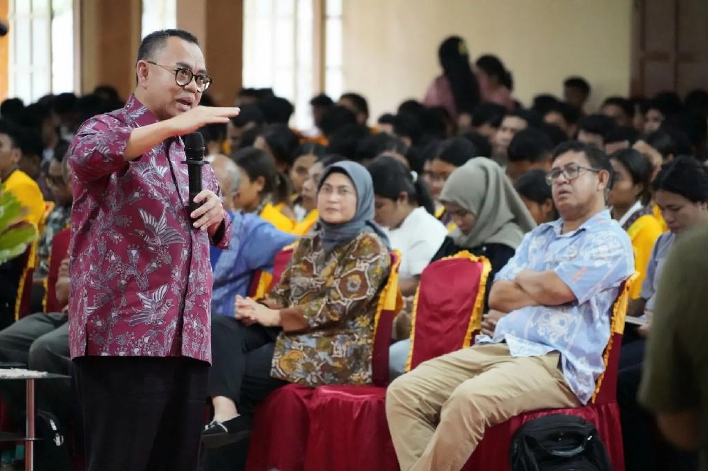 images/article_img_Rektor_Universitas_Harkat_Negeri_Soroti_Krisis_Integritas_dan_Masa_Depan_Demokrasi_Indonesia_di_IFTK_Ledalero.jpg
