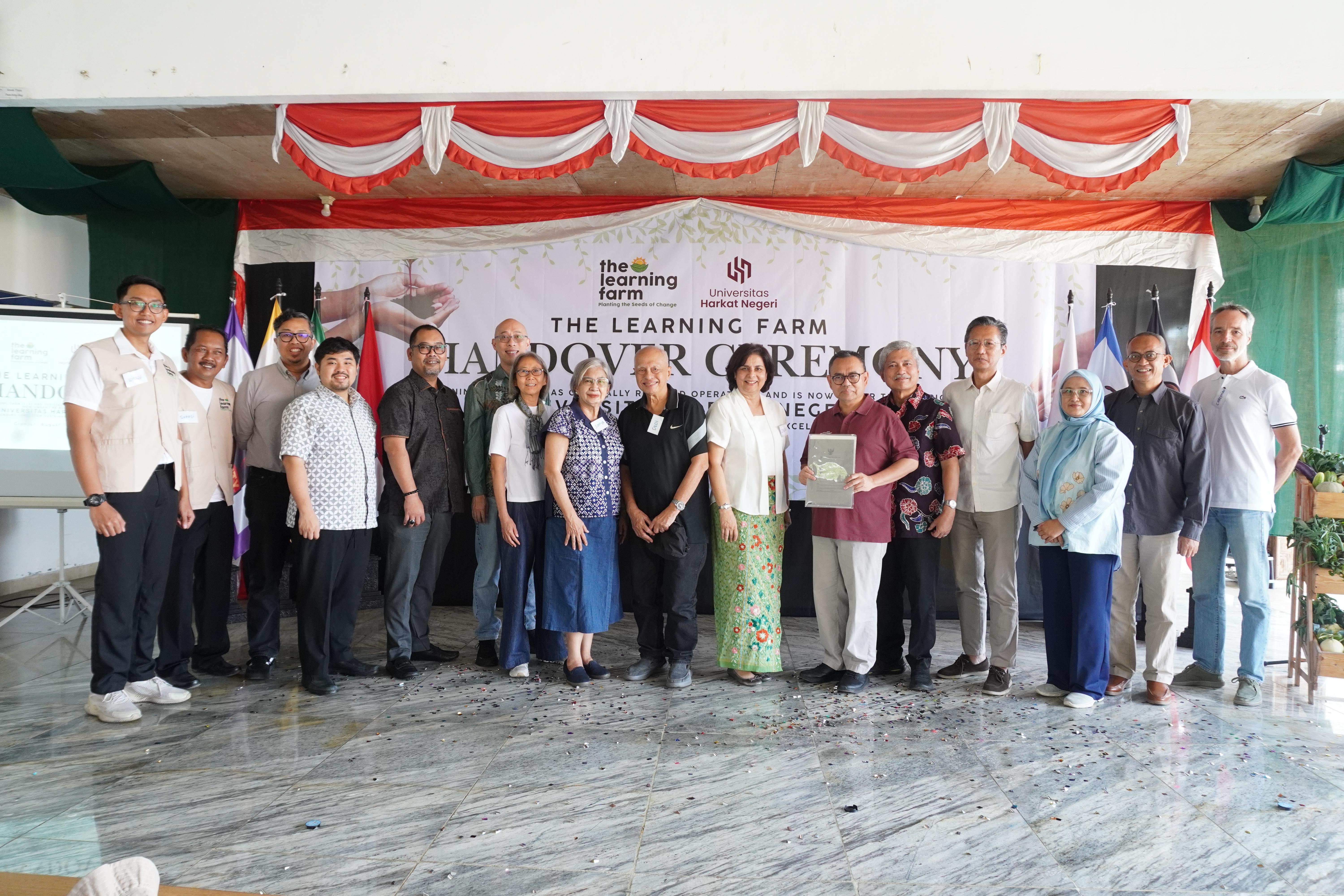 images/article_img_Serah_Terima_The_Learning_Farm,_Universitas_Harkat_Negeri_Tegaskan_Komitmen_Kembangkan_Pendidikan_Pertanian.jpg