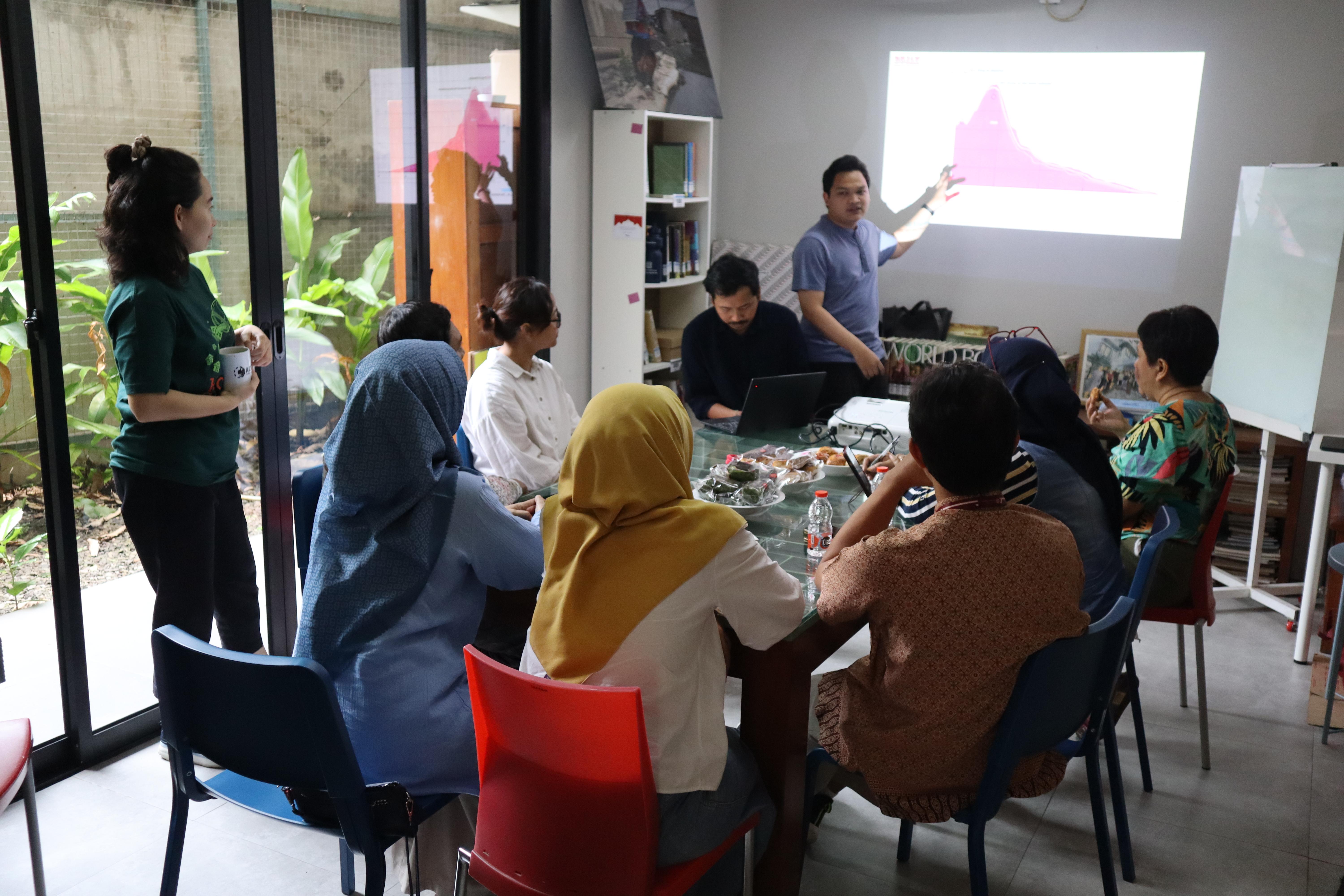 images/article_img_Universitas_Harkat_Negeri_&_Rujak_Center_Gagas_Solusi_Hunian_Murah_untuk_Rakyat.jpg