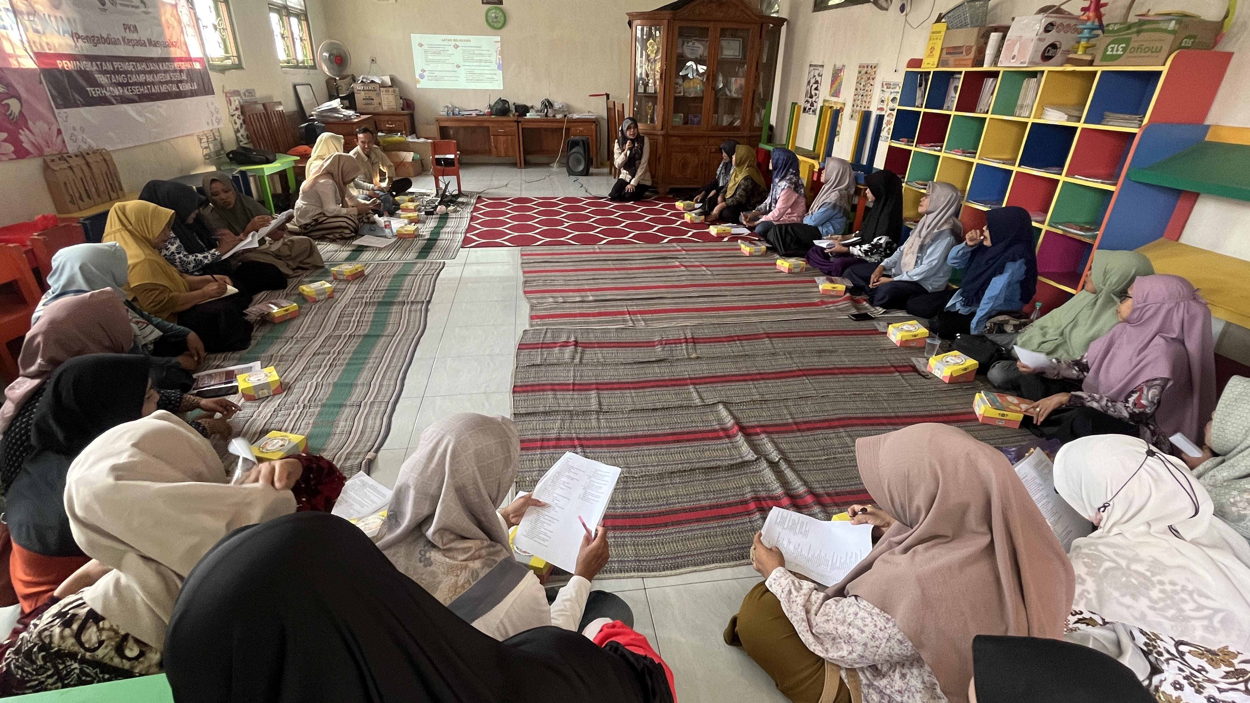 images/article_img_Universitas_Harkat_Negeri_Bekali_Kader_Kesehatan_Edukasi_Kesehatan_Mental_Remaja_di_Era_Media_Sosial.jpg