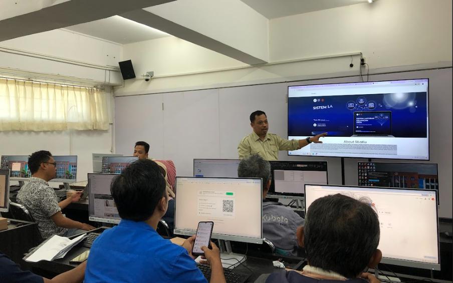 images/article_img_Universitas_Harkat_Negeri_Dorong_Digitalisasi_BUMDes,_Hadirkan_SILAKU_untuk_Wujudkan_Laporan_Keuangan_Desa_yang_Transparan.jpg