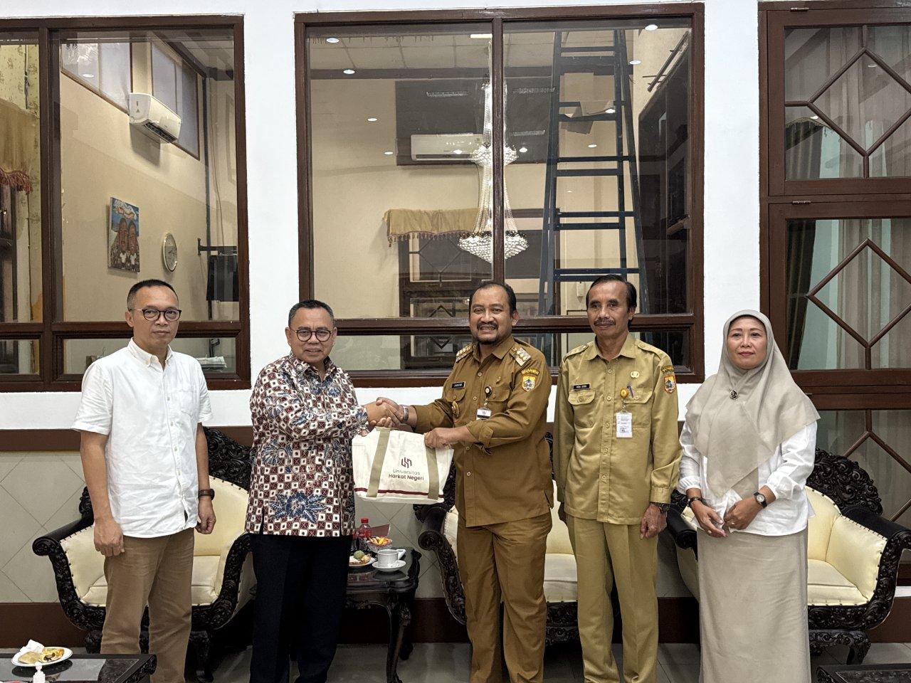 images/article_img_Universitas_Harkat_Negeri_Dorong_Peningkatan_IPM_Pemalang_melalui_Beasiswa_Harkat_Negeri.jpg