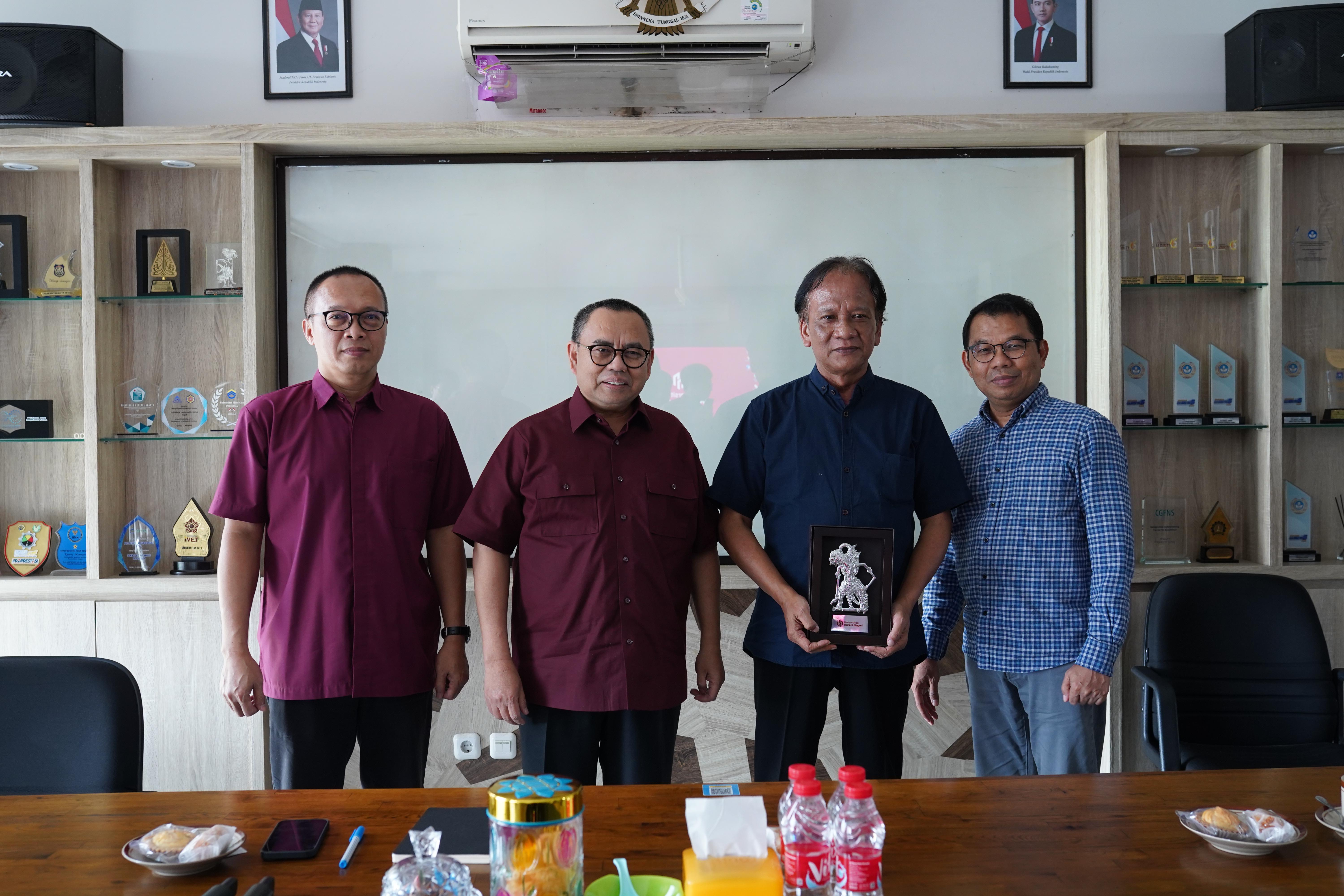 images/article_img_Universitas_Harkat_Negeri_Gelar_Diskusi_Akademik_Bahas_Asas_Usaha_Bersama_dalam_Membangun_Ekonomi_Bangsa.jpg