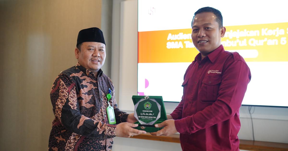 images/article_img_Universitas_Harkat_Negeri_Jajaki_Kerja_Sama_dengan_SMA_Tahfidh_Yanbu’ul_Qur’an_5_Tegal.jpg