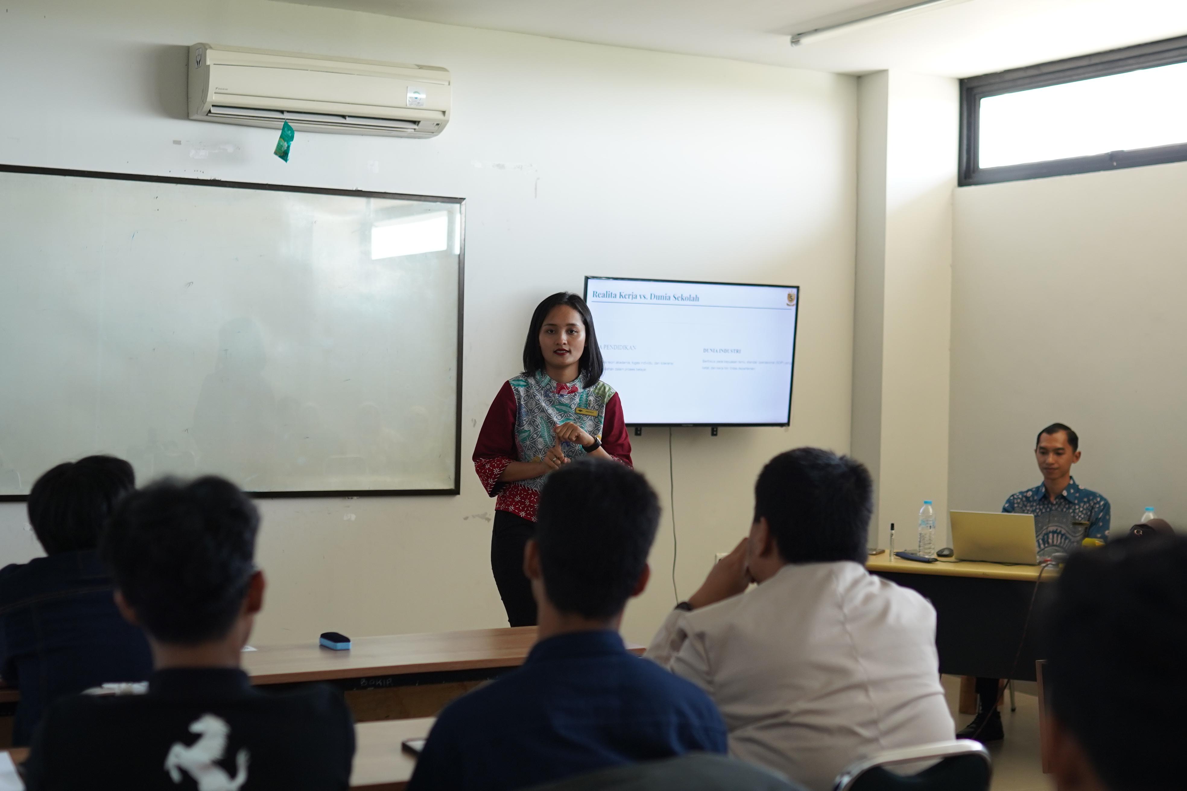 images/article_img_Universitas_Harkat_Negeri_Jalin_Kerja_Sama_dengan_Hotel_Tentrem_Semarang,_Bekali_Mahasiswa_Strategi_Sukses_PKL.jpg