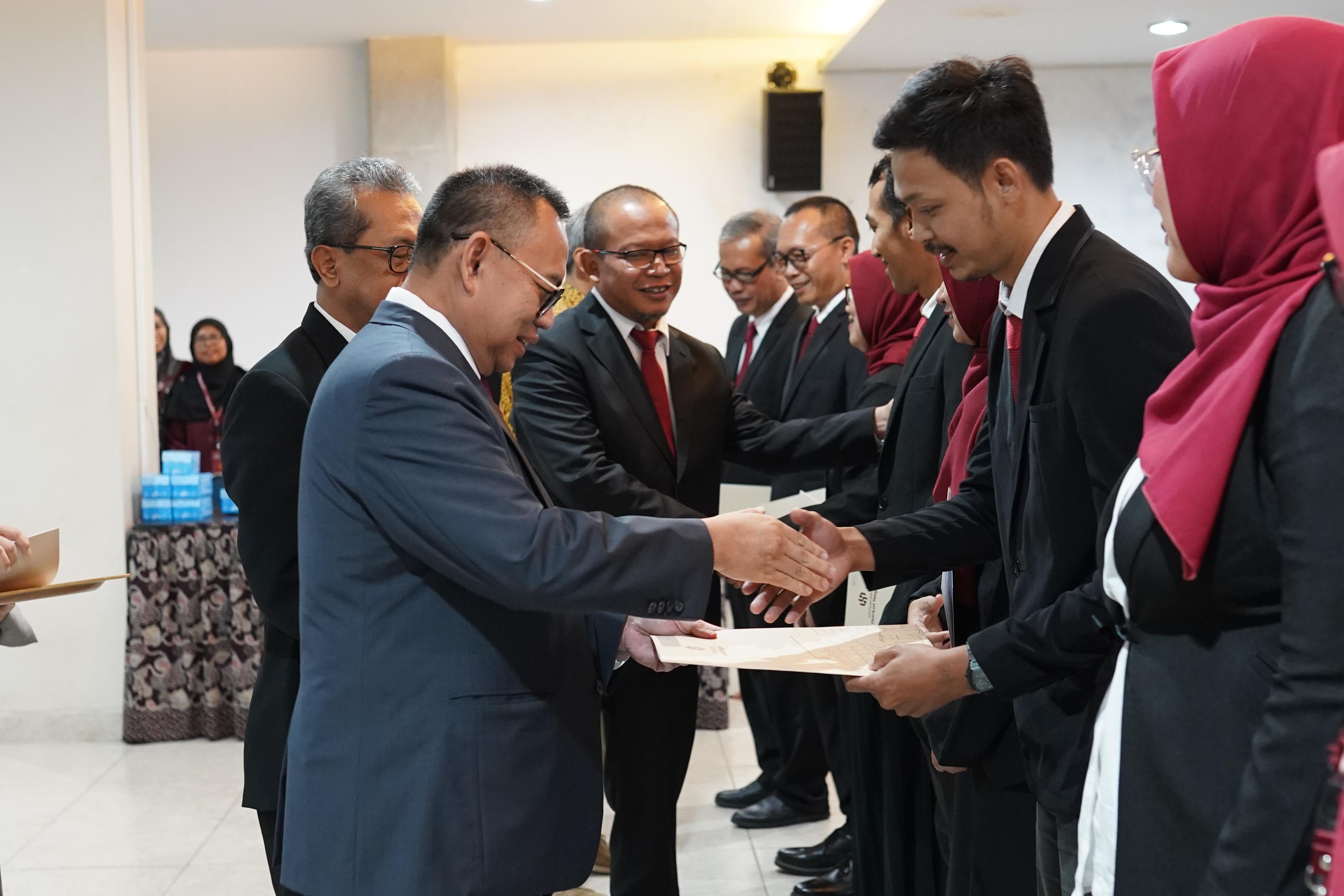 images/article_img_Universitas_Harkat_Negeri_Lantik_Pejabat_Baru,_Perkuat_Langkah_Menuju_Kampus_Berdaya_Saing_Global.jpg