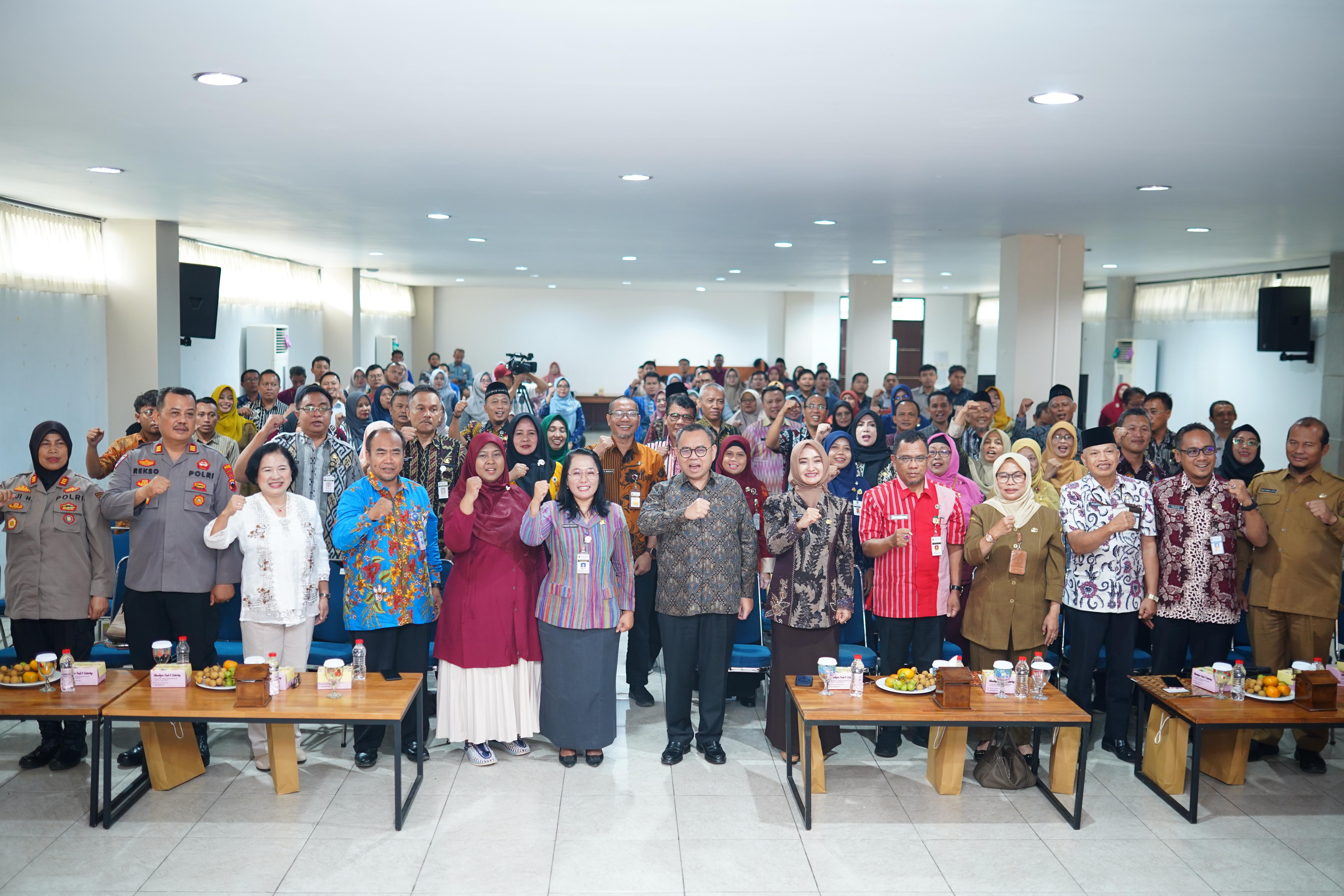 images/article_img_Universitas_Harkat_Negeri_dan_Cabang_Dinas_Pendidikan_Wilayah_XI_Gaungkan_Transformasi_Pembelajaran_Menyenangkan.jpg