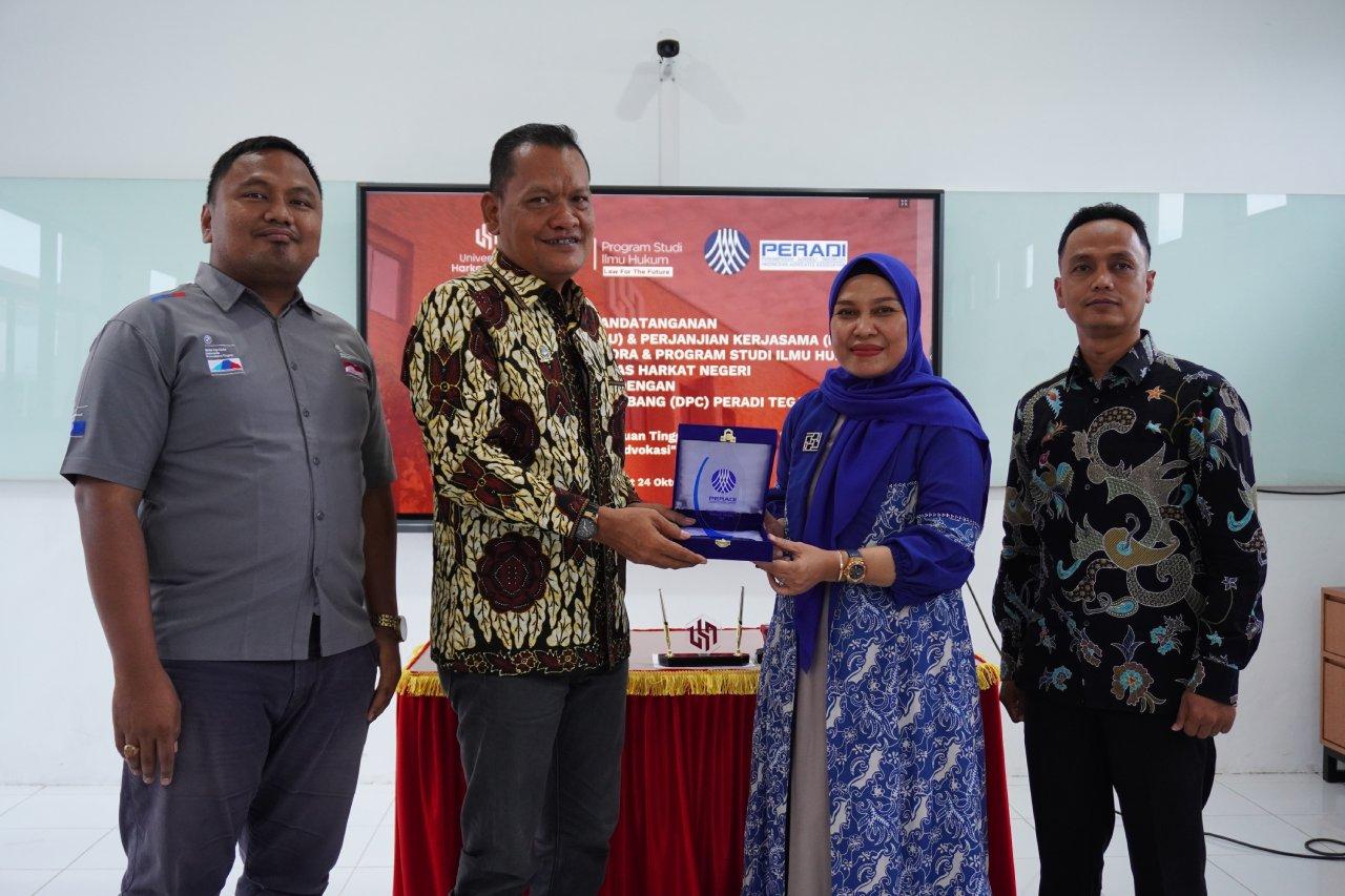 images/article_img_Universitas_Harkat_Negeri_dan_PERADI_Tegal_Jalin_Kolaborasi_Perkuat_Pendidikan_Hukum_dan_Advokasi.jpg