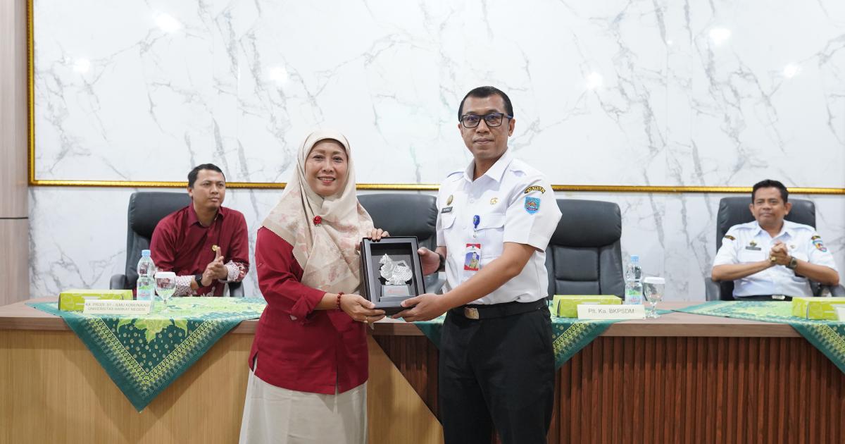 images/article_img_Universitas_Harkat_Negeri_dan_Pemkab_Tegal_Perkuat_Kompetensi_ASN_dalam_Pelayanan_Publik.jpg