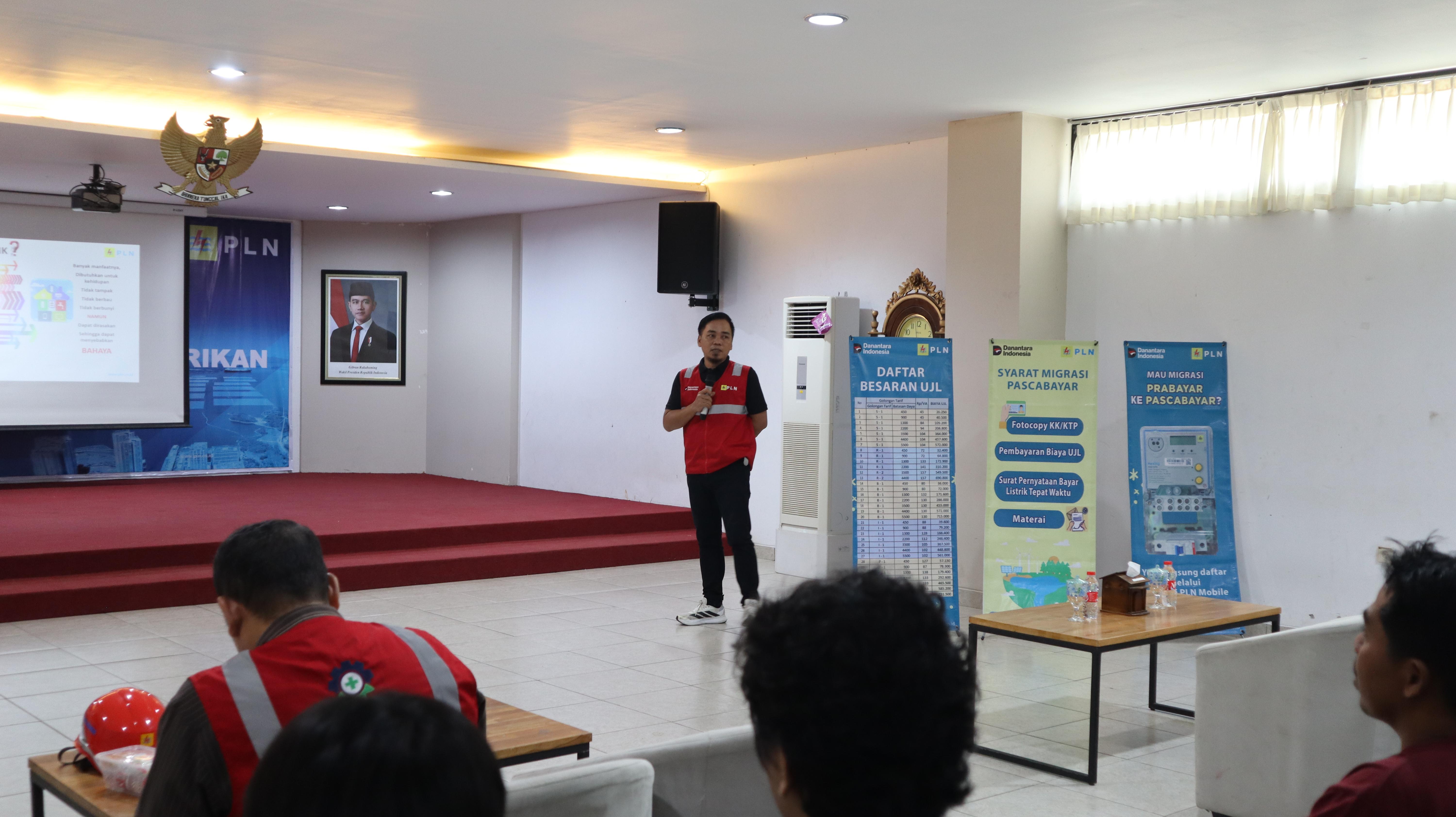 images/article_img_Wujudkan_Kampus_Aman_Listrik,_Universitas_Harkat_Negeri_Gandeng_PLN_UP3_Tegal.jpg